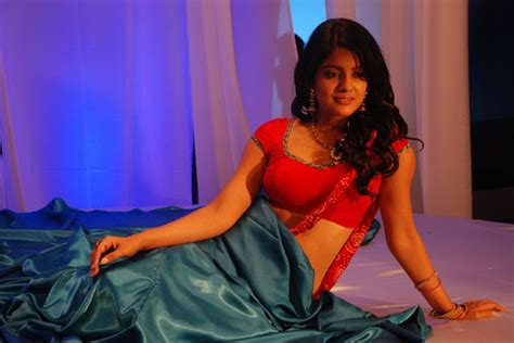 Indian Actress Vishakha Singh Hanging Boobs And Deep Navel In Tamil