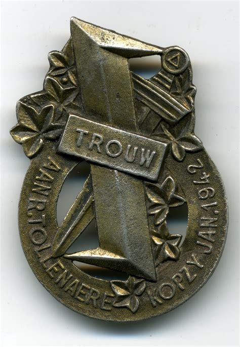 Meaning of commemorative in english. Ailsby Collection: Tollenaere Commemorative Badge