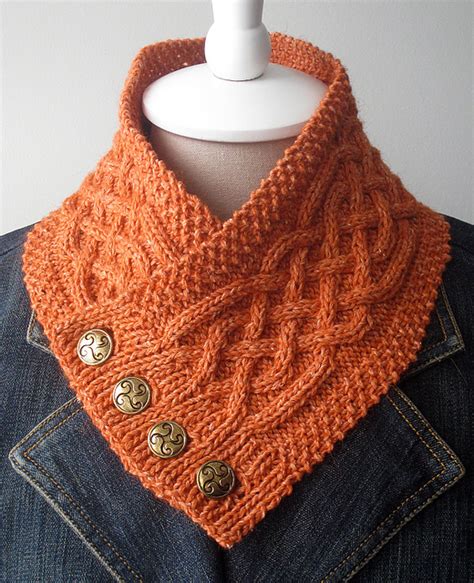 Caron cakes are all the rage right now and this is a perfect way to use up the cakes that you bought on impulse. Neckwarmer Knitting Patterns | In the Loop Knitting