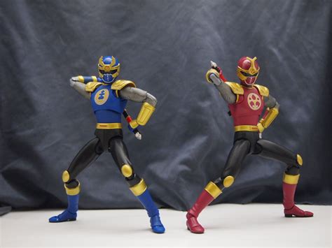 In Hand Images Of Sh Figuarts Gouraigers Ninja Storm Crimson And Navy