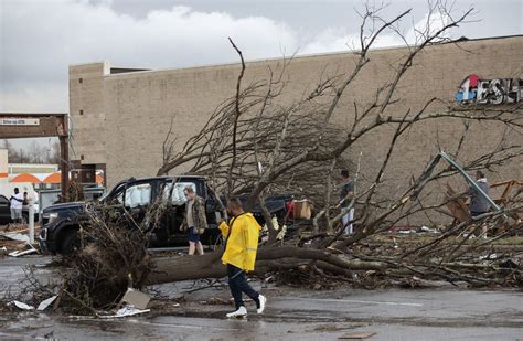 1 Killed Dozens Injured After Tornadoes Hit Us States Texas Oklahoma