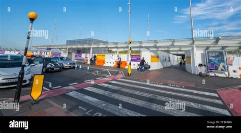 Airport Drop Off Uk Hi Res Stock Photography And Images Alamy