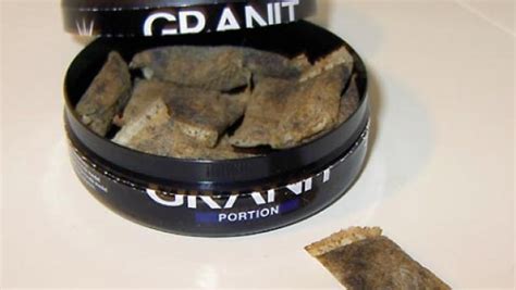 Wohlbemerkt, konsumiere ich kautabak (snus) und weiss nicht ob es eine direkte verbindung gibt. Ein kleineres Übel: Der Tabak unter der Lippe entzweit die ...