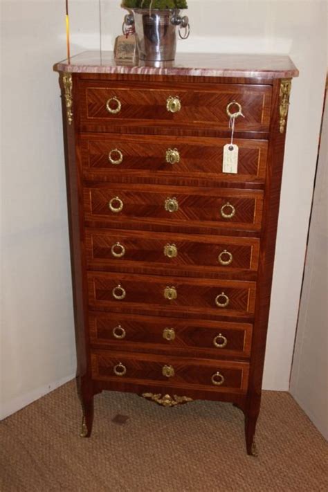 A chest of drawers is a versatile piece that more than earns its place in the bedroom, living room, dining space or hallway. Tall Chest Of Drawers / Semanier | 148072 ...
