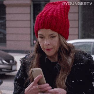 Определение new phone who dis new phone, who is this? when you disagree with an answer. Who Dis Sutton Foster GIF by YoungerTV - Find & Share on GIPHY