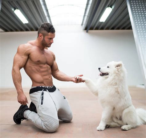 15 Imágenes De Hombres Sexis Y Guapos Con Sus Perros