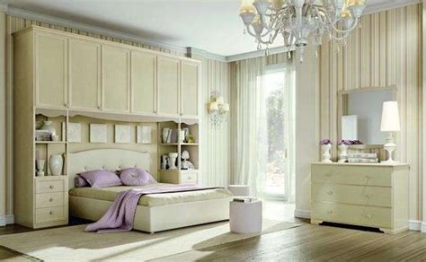 In genere la camera da letto con armadio a ponte risulta una soluzione componibile: Camere da letto matrimoniali a ponte (Foto) | Design Mag