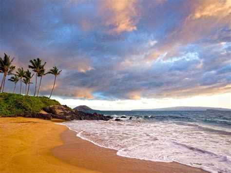 The 10 Best Hidden Beaches In Hawaii Hawaii Beaches Maui Vacation