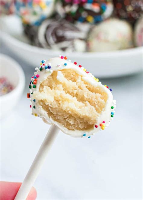 Cool 5 minutes in pan, then remove cake pops from pan to cool completely. Cake Pop Recipe Using Cake Pop Mold - Basic Cupcake Pops ...
