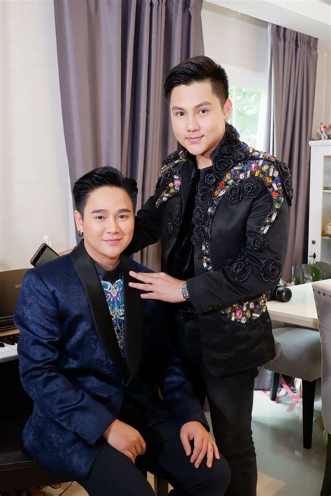 ชายแฮ็คส์ จับ ท๊อด สุทธิพงษ์ คู่จิ้นต่างวัย เลิฟซีนนัวๆ ใน mv เตือนน้องอย่าลองรัก @@@เข้ากระแสฮิต คู่จิ้นสายวาย เมื่อมิวสิคลูกทุ่งแนวสายวาย ส่ง. ชายแฮ็คส์ จับ ท๊อด สุทธิพงษ์ คู่จิ้นต่างวัย เลิฟซีนนัวๆ ใน ...