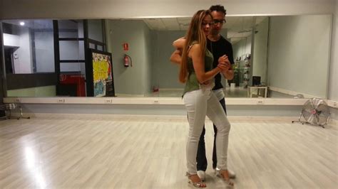 Los objetos encontrados este lunes por el buque oceanográfico ángeles alvariño, que rastrea la costa de tenerife en busca de las niñas anna y olivia, pertenecen al padre de las menores, tomás. Ana y Ángel (Tenerife) Improvisación kizomba 2016 - YouTube