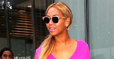 Beyoncé Flashes Boobs In Sexy Braless Pic E Online
