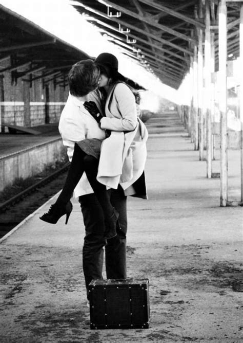 Pin By Agne J On Love Actually Photo Couples Black And White