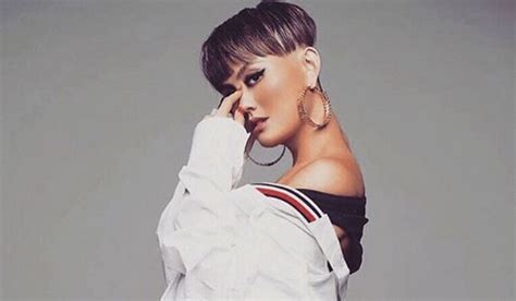 Mencari model rambut pendek wanita untuk dikasih lihat ke hairstylist langganan kamu? Diminta Tampil Natural Gara-Gara Rambut Super Pendeknya ...