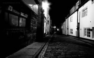 Picture of a city street at night free download wallpaper