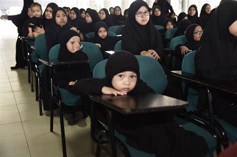 Bank ini diprakarsai oleh majelis ulama indonesia (mui) dan pemerintah indonesia. Bank Muamalat Malaysia Berhad » Projek Pelangi