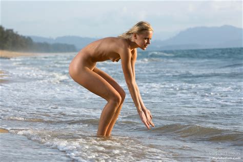 Sarah In Softcore Beach Pics By Mpl Studios Erotic Beauties