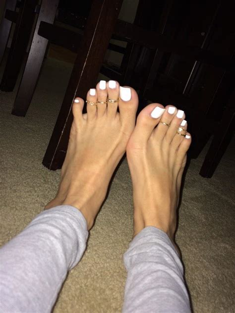 A List Of Feetbymilianis Photographs And Videos Whotwi Graphical Twitter Analysis