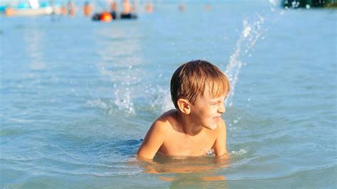 Schock Im Kroatien Urlaub Nackte Kinder Am Strand Heimlich Gefilmt