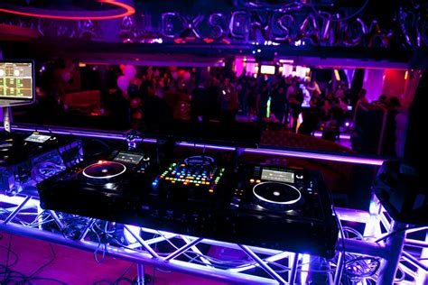 Our chauvet dj lighting showroom features moving head lights, dj laser lights, strobes, foggers with onboard lighting, hazers, and all the popular stage lights including spotlights, led wash lights. 24-Hour Reddit Electronic Music Yearmix 2016 - EDMTunes
