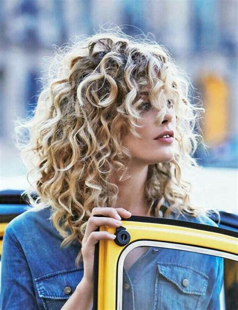 Top Notch Ringlet Curls Extra Long Blond Hairstyle