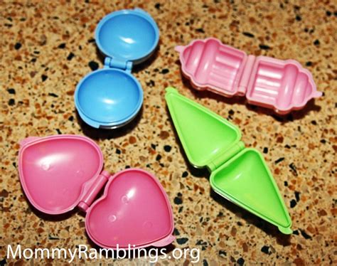 Interested in using silicone baking molds? No Bake Cake Pops Using OREOS • Mommy Ramblings