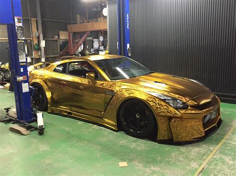 Kuhl Racing Reveals Gold Plated Nissan Gt R At Tokyo Auto Salon 2016
