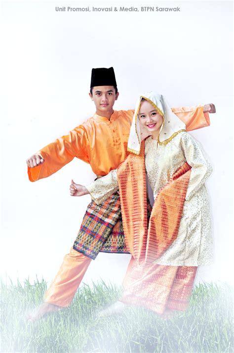 بڠساون) is a type of traditional malay opera or theatre performed by a troupe, and accompanied by music and sometimes dances. UNIT PROMOSI,INOVASI DAN MEDIA: PAKAIAN TRADISIONAL ETNIK ...