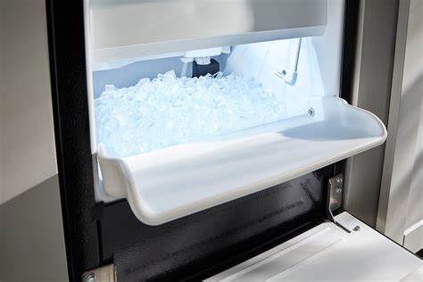 Kitchenaid 18 Printshield Stainless Steel Automatic Ice Maker KUID508HPS Lifestyle Ice 1024x683 
