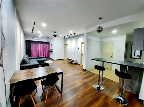This particular apartment will appeal to investors, because its walking distance proximity to the utar or universiti tunku abdul rahman makes it suitable as. Middle Room,Camellia Residence,Brand New Condo - RoomGrabs