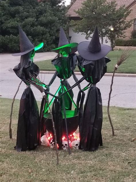 30 creepy witch decorations make your home spooky this halloween halloween diy outdoor