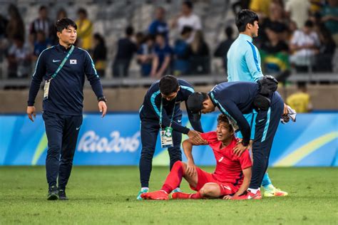 También es internacional absoluto con la selección de fútbol de corea del sur, de la cual es capitán. Tottenham: Son Heung-Min 'cried all day long' after South ...