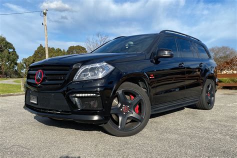 Mercedes Benz Gl Class Car With Kilometres Between 10000km And 40000km