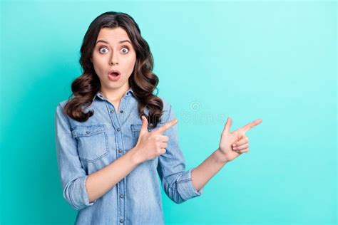 Photo Of Young Girl Amazed Surprised Indicate Fingers Empty Space Promo