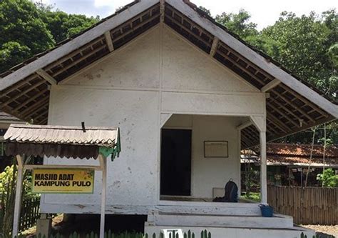 Harga tiket masuk kebun binatang surabaya. 10 Foto Kampung Pulo Garut, Sejarah Wisata Rumah Adat ...