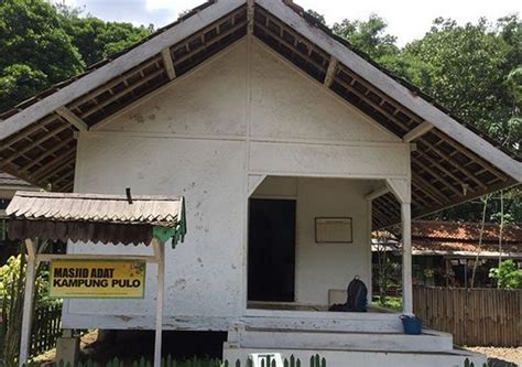 Harga tiket masuk dan alamat lembah tepus bogor, serunya menikmati kolam renang alami yang tersembunyi. 10 Foto Kampung Pulo Garut, Sejarah Wisata Rumah Adat ...