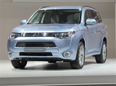 Mitsubishi Outlander Plug In Hybrid Suv Now Delayed Til 2015 In Us