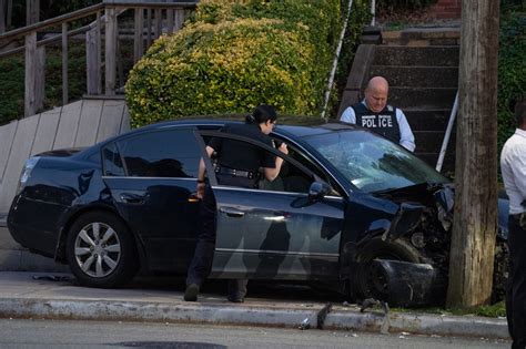 Nypd Car Smashed Into A Pole A Man And Woman Fled — But Left A Gun