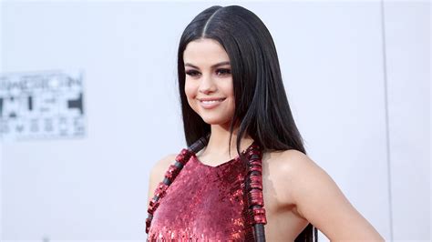 7 Things We Learned About Selena Gomez In Vogues 73 Questions By Hallie Stephens The