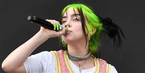 Billie Eilish Left Fans Breathless Taking A Shower In Hawaii YAAY Music