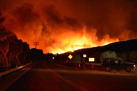 California Wildfire One Dead Hundreds Evacuated As Thomas Fire