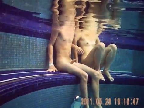 Games In The Nude Pool Giochi In Piscina Nudista Iporno