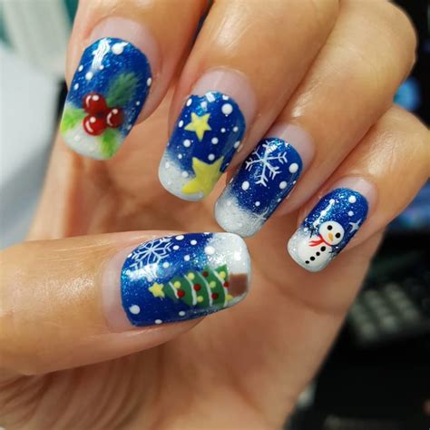 75 Adorable Holiday Nail Designs To Try This Christmas