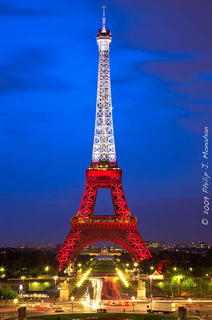 La Tour Eiffel En Rouge Blanc Et Bleu Was Lucky Enough To Flickr