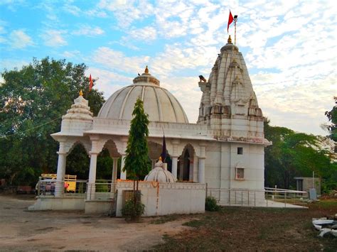 Shree Somnath Kamnath Mahadev Temple In The City Isrodiya