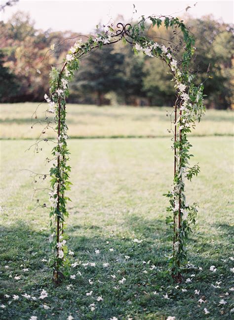 Rustic décor blends perfectly with modern, glam, vintage and industrial styles, so whatever you choose, you can always incorporate cute rustic details. simple-elegant-wedding-ceremony-arch-ideas - Once Wed