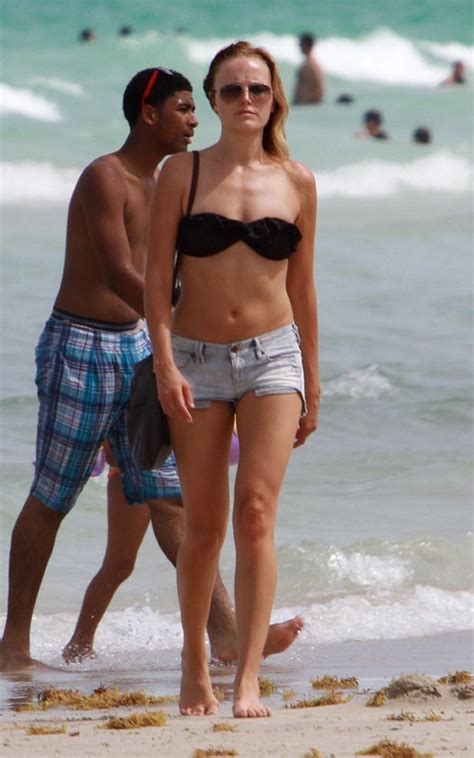 AUTOPSY PHOTOS Malin Akerman Bikini Babe On The Beach In Miami
