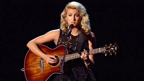 Tori Kelly Emotional Performance Of Hallelujah At 2016 Emmys YouTube