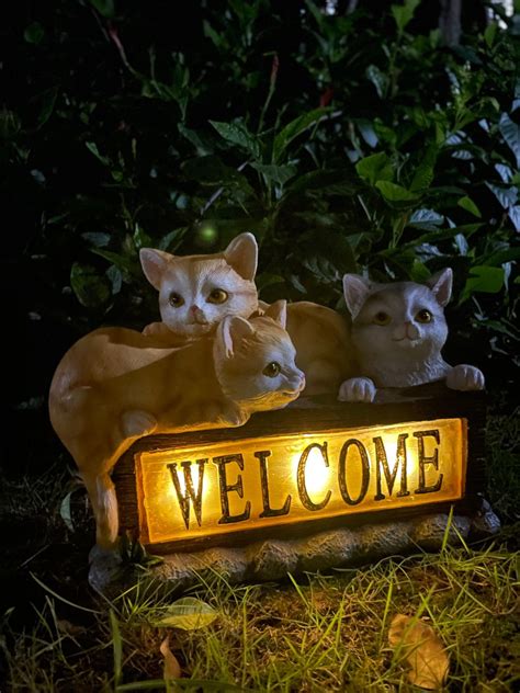 Kittens Cute Cats Decorative Welcome Garden Statue With Solar Powered