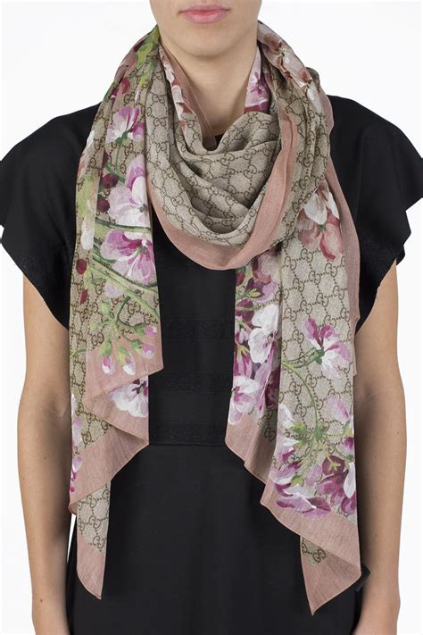 Welcome to h&m, your shopping destination for fashion online. Gucci Silk 'blooms' Printed Scarf - Lyst